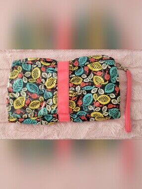 Leaf-Print Wristlet Clutch Vera Bradley Happy Snails Coral Vinyl Concert Wallet